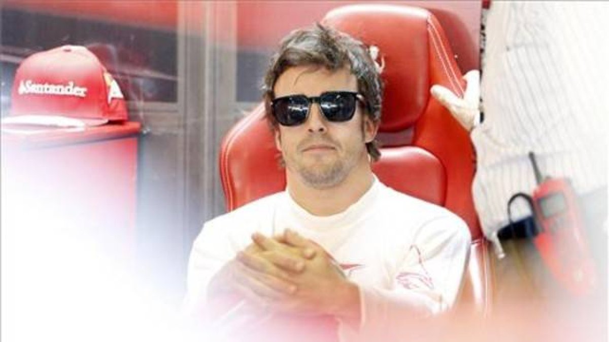 El piloto asturiano Fernando Alonso, en Abu Dabi, este domingo.