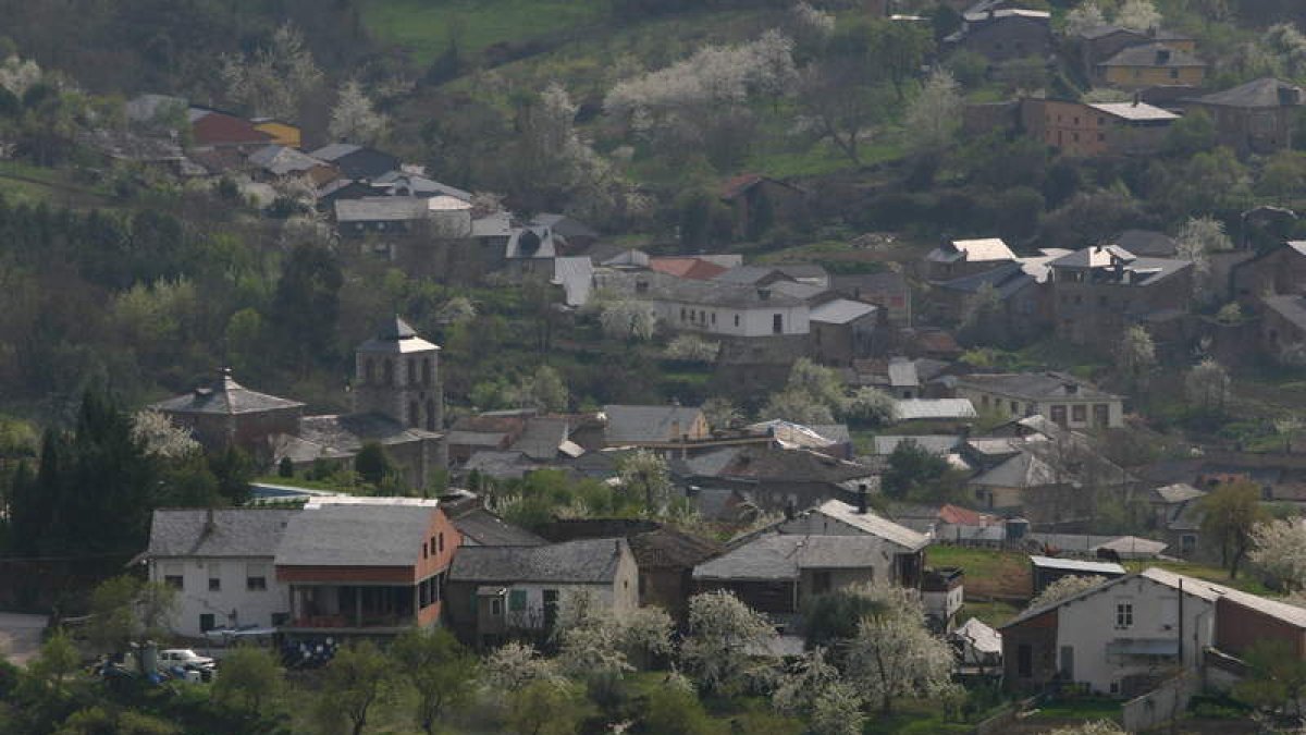 Vista panorámica de la localidad de Salas de los Barrios, la más extensa y poblada de las tres villas que integran el conjunto
