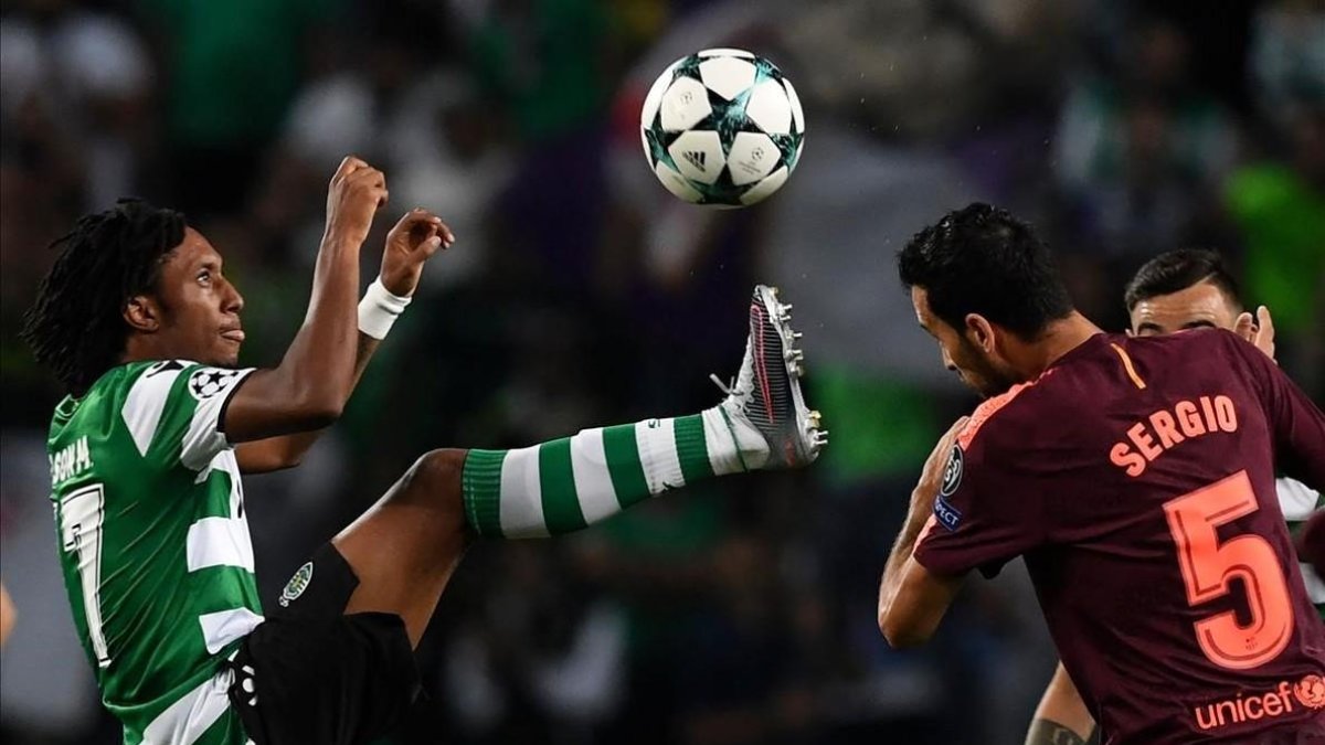 Gelson Martins en un partido de Champions League ante el Barcelona