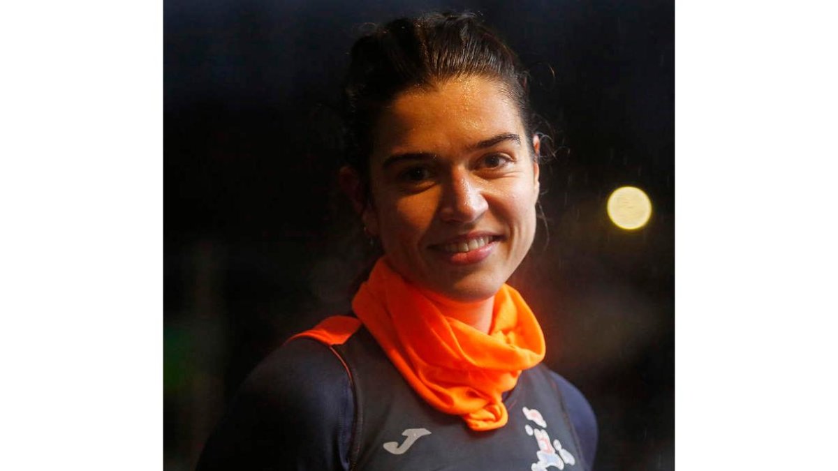 Alicia Álvarez estrenó su palmarés de oro en la carrera leonesa. FERNANDO OTERO