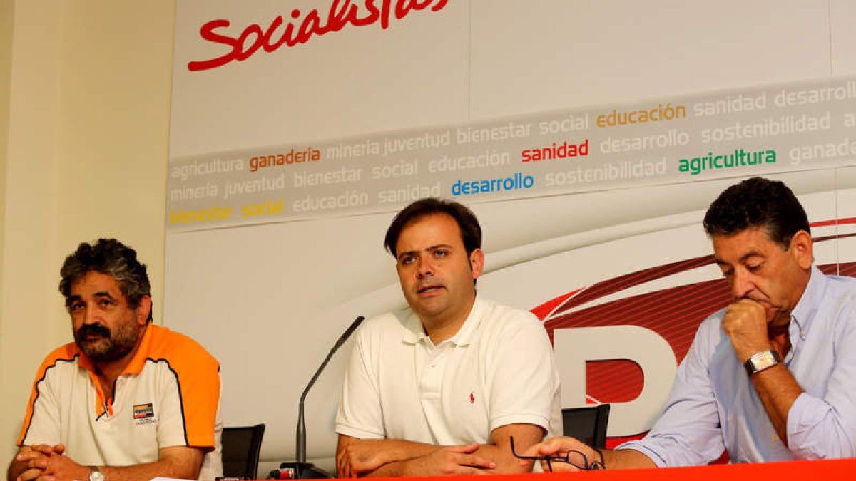 Juan Manuel Fernández, Tino Rodríguez y Lisandro García de la Viuda, en la rueda de prensa.