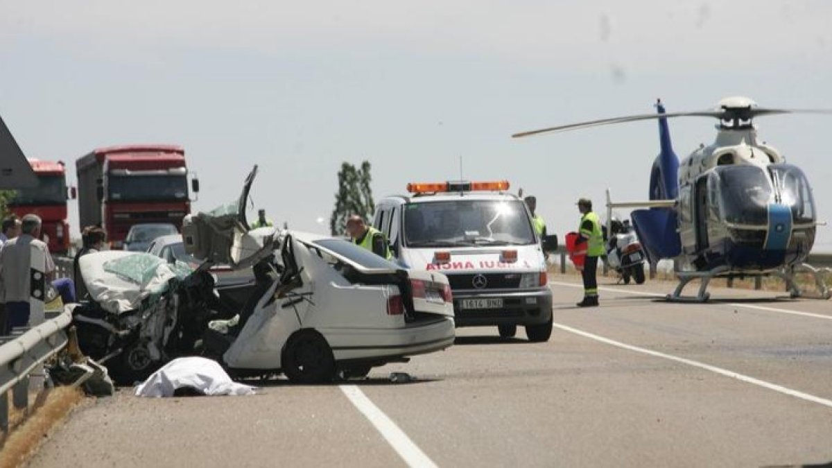 Imagen de otro accidente mortal en la N-601 en circunstancias similares al de este martes en una imagen de archivo. DL
