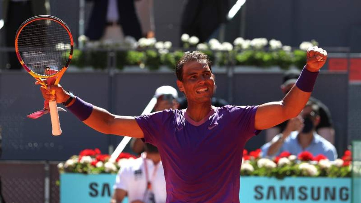 Rafa Nadal feliz, tras eliminar a Alexei Popyrin. RODRIGO JIMÉNEZ