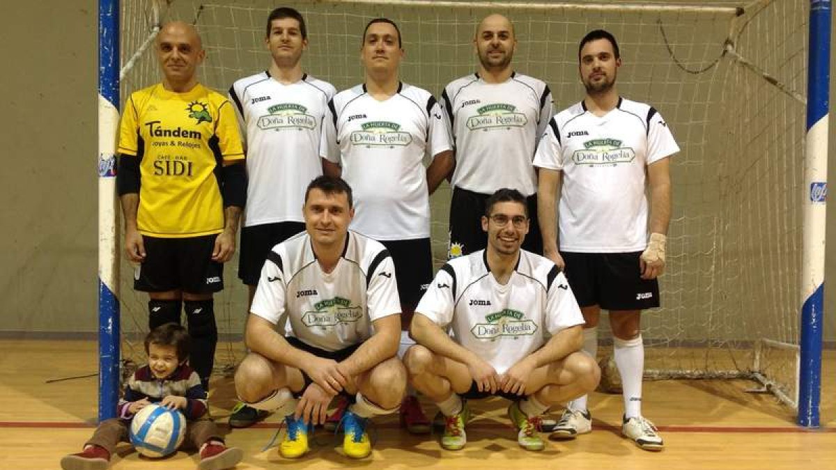 Formación del equipo La Huerta de Doña Rogelia que disputa la competición de Antibióticos.
