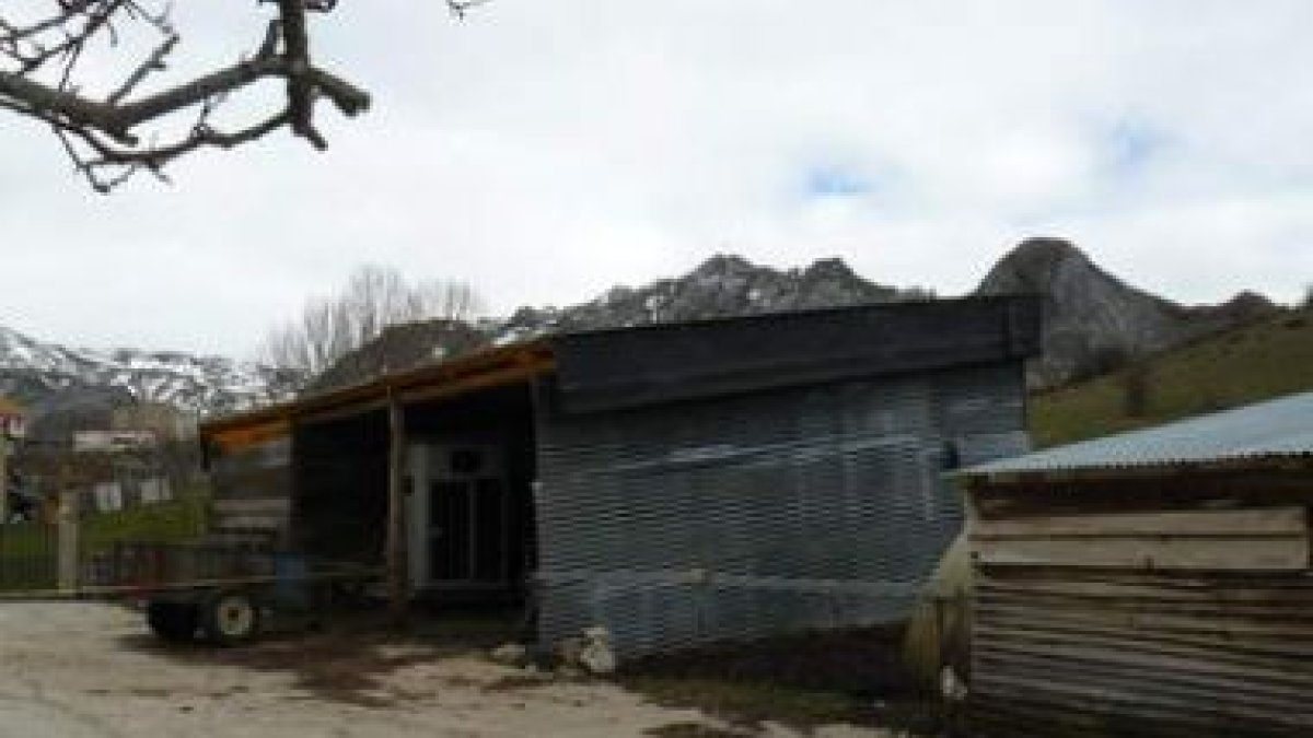 Imagen del cobertizo construido por la empresa Yeguada Madrigal S.L.