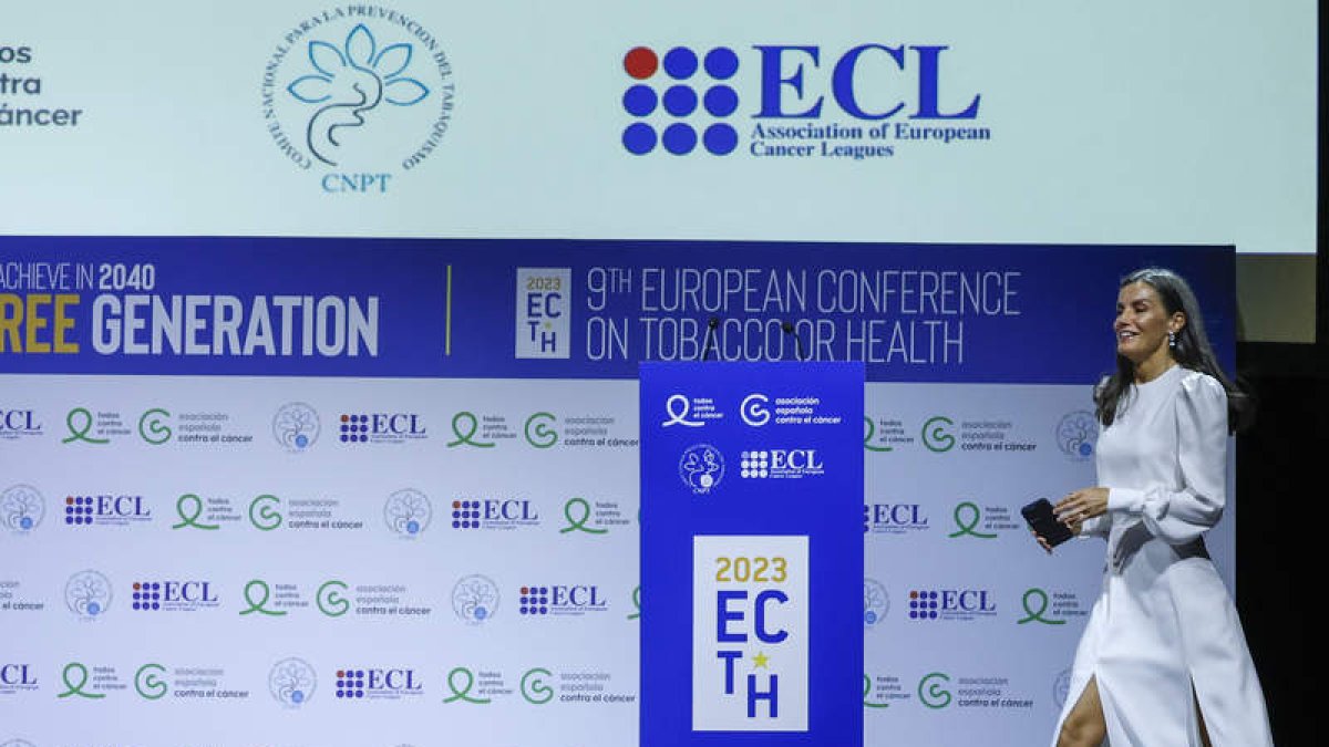 La reina Letizia participó este miércoles en la Conferencia Europea del Tabaco. J. J. GUILLÉN
