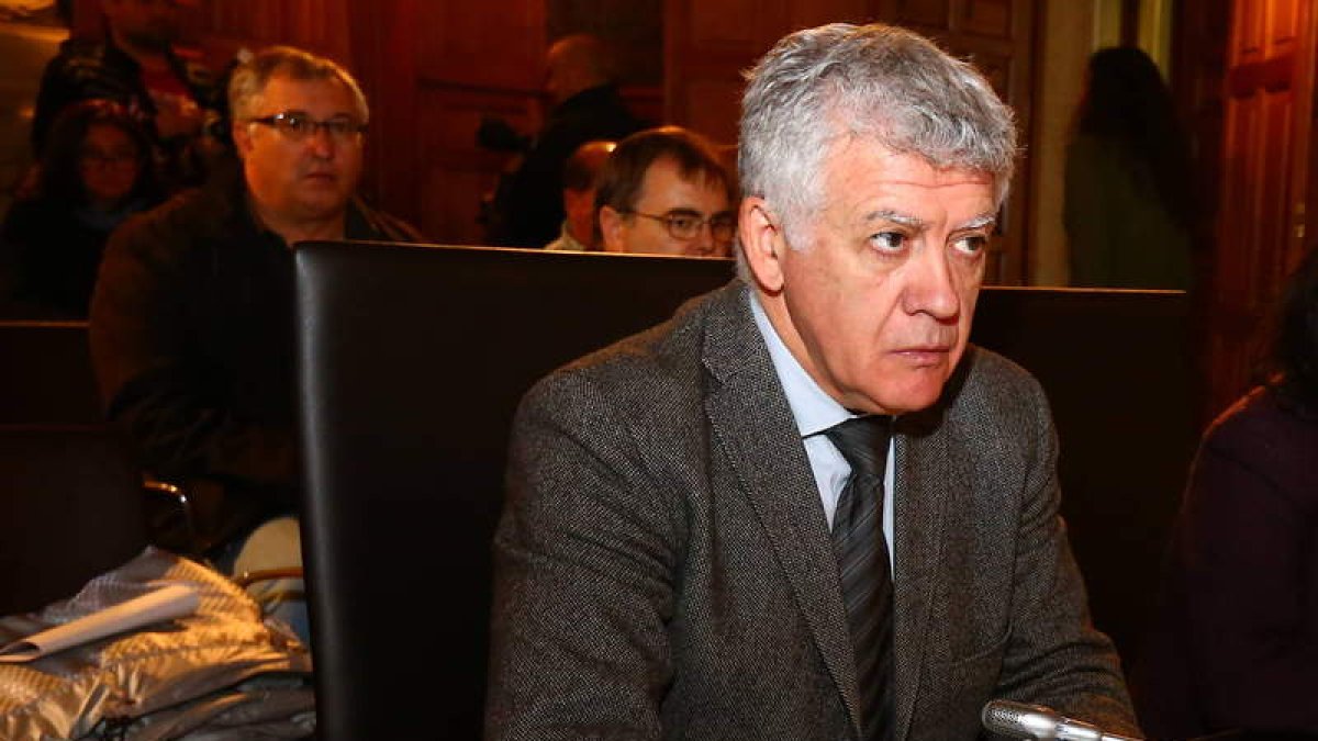 Jesús López Sánchez «Suso», en un pleno reciente tras conocerse su imputación.
