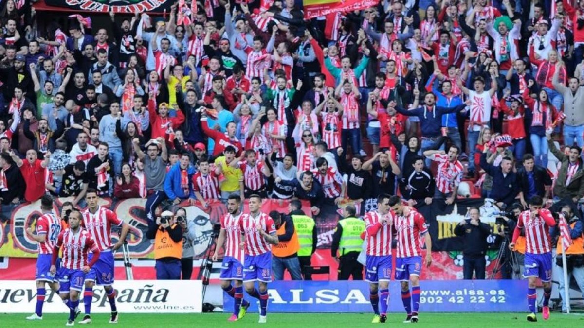 Imagen de la grada de El Molinón en un partido del Sporting