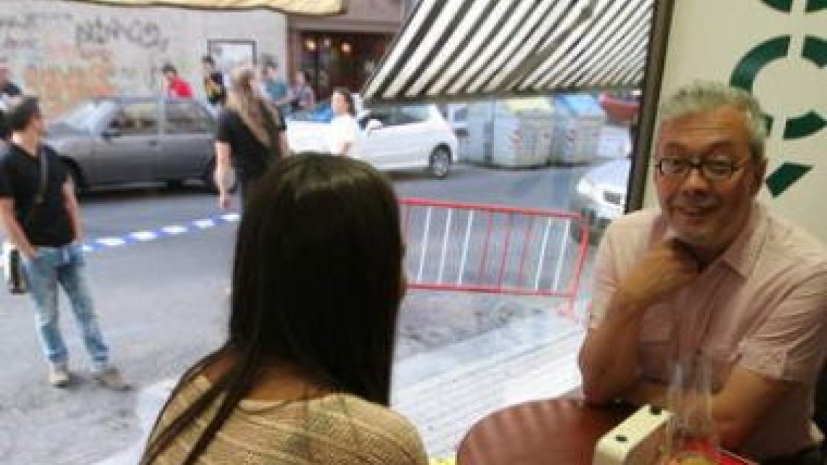 La primera «conversadora» de la intervención de ayer, junto al actor Quico Cadaval.