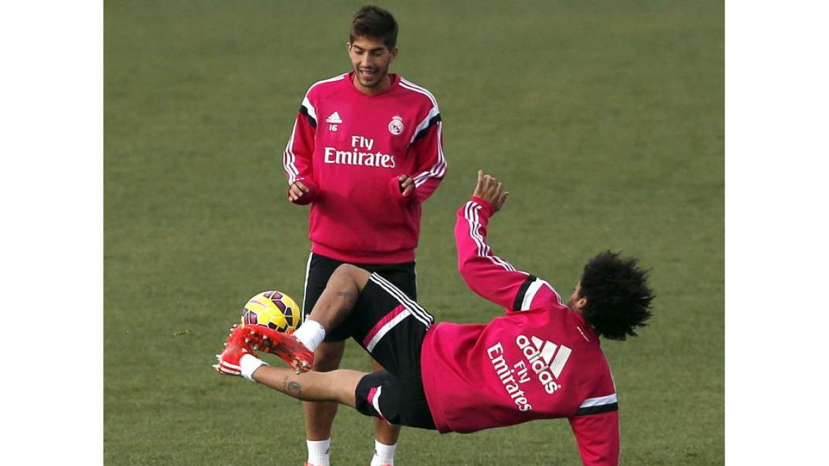 Lucas Silva, que lleva dos semanas en Madrid, junto a Marcelo, en un entrenamiento