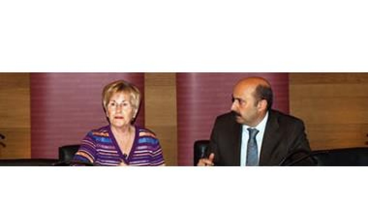 La firma del convenio tuvo lugar en la sede de la Obra Social de Caja España