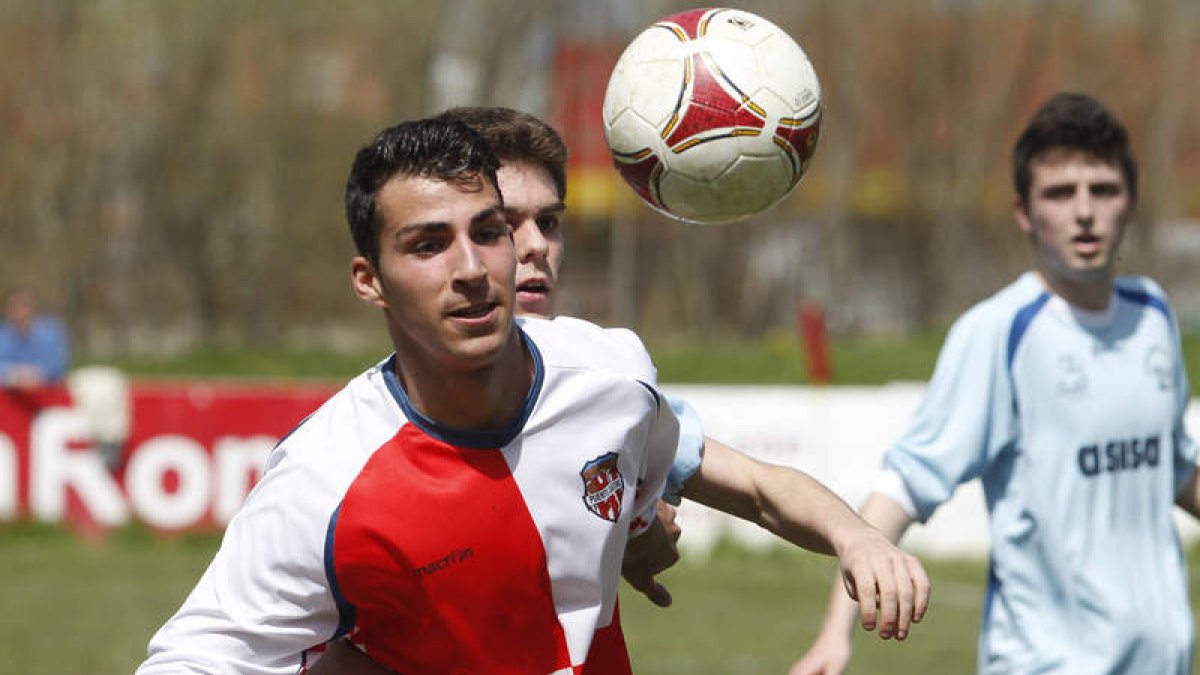 El equipo peñista se impone a la Cultural en el derbi capitalino y da un paso de gigante para asegurarse la permanencia en la Liga Nacional Juvenil.