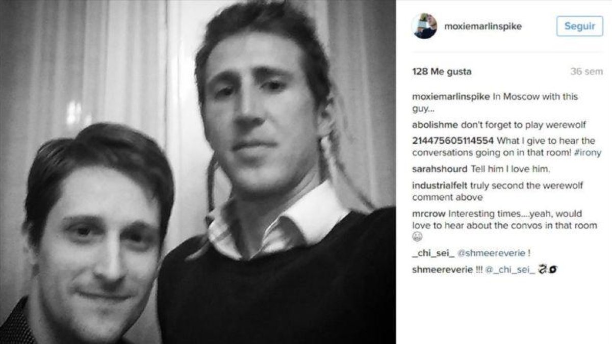 Edward Snowden y Moxie Marlinspike, en un 'selfie' que se hicieron ambos durante un encuentro en Moscú.