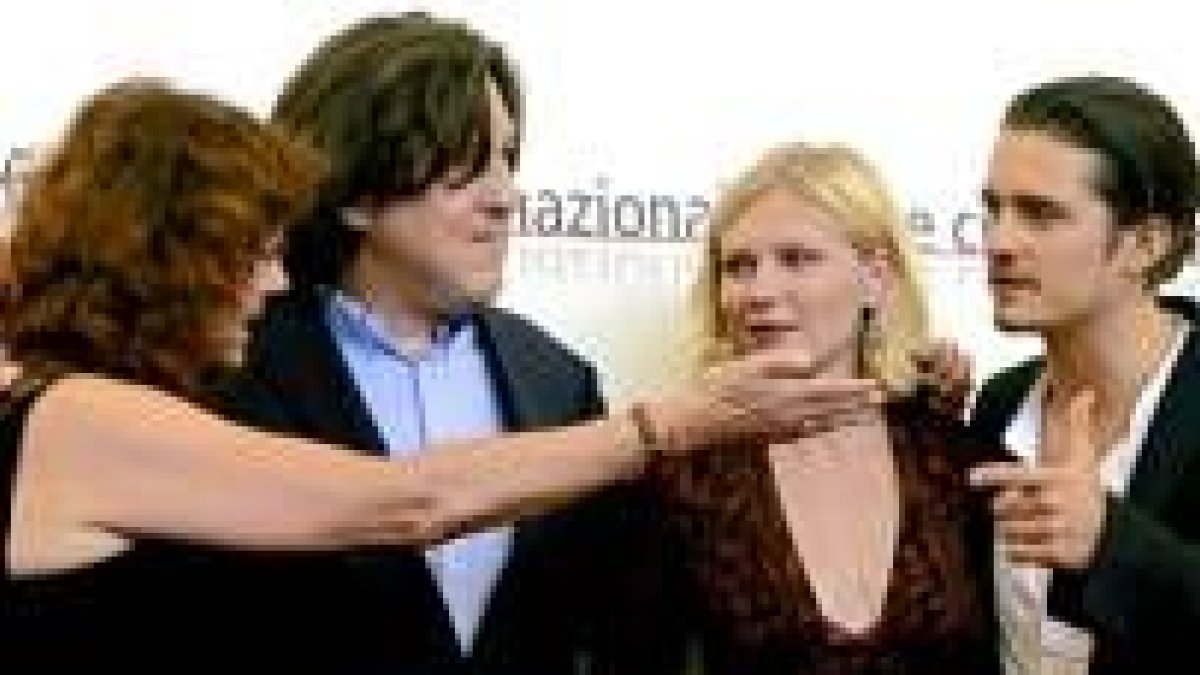Cameron Crowe junto a los actores Susan Sarandon, Kirsten Dunst y Orlando Bloom