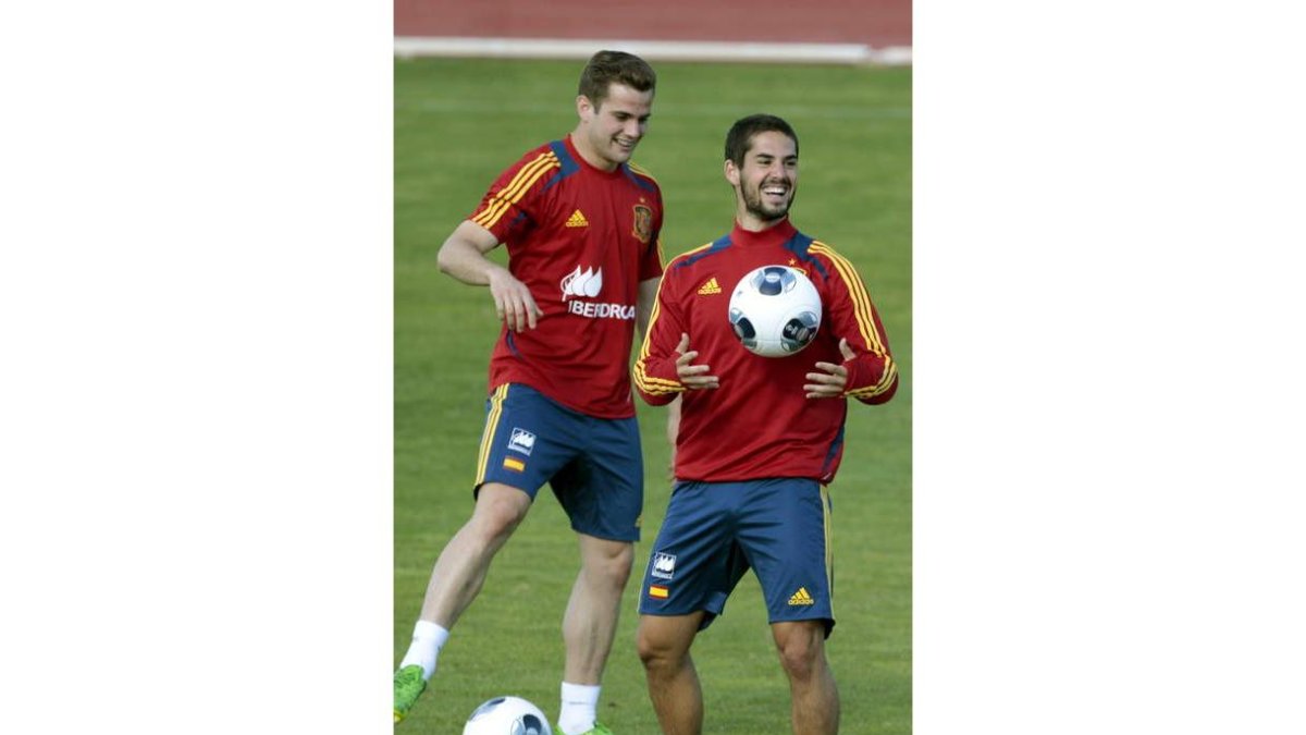 Isco e Iñigo Martínez, durante el entrenamiento.