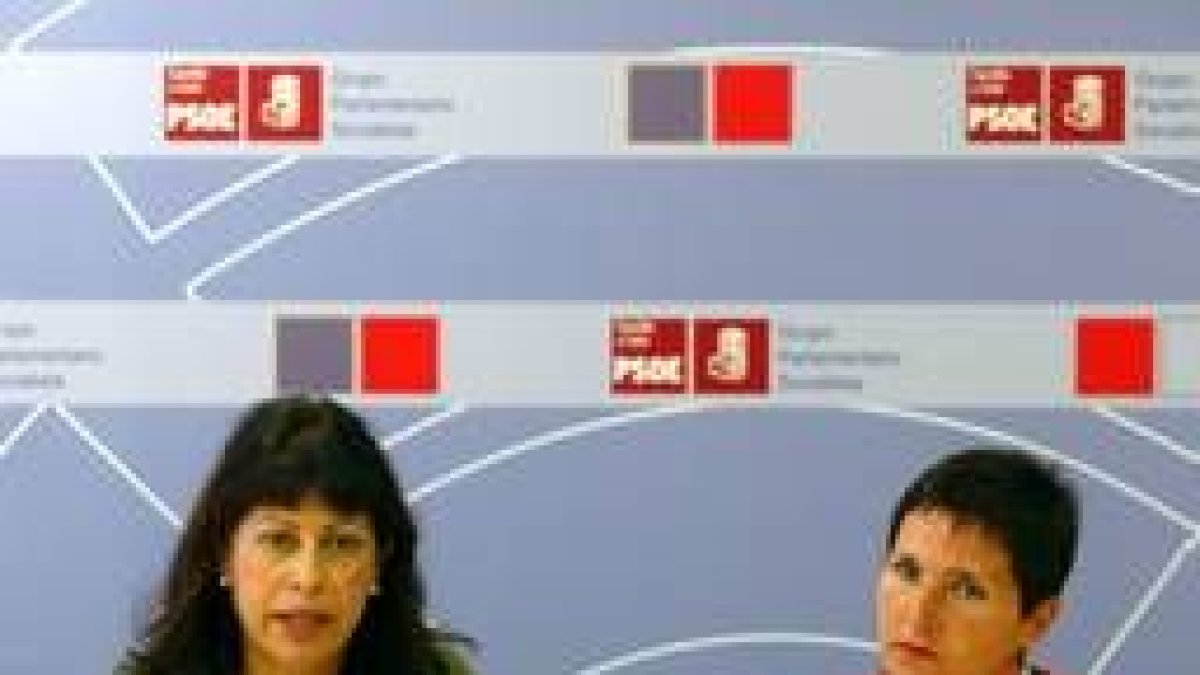 La portavoz socialista Ana Redondo y la procuradora Mari Luz Seijo