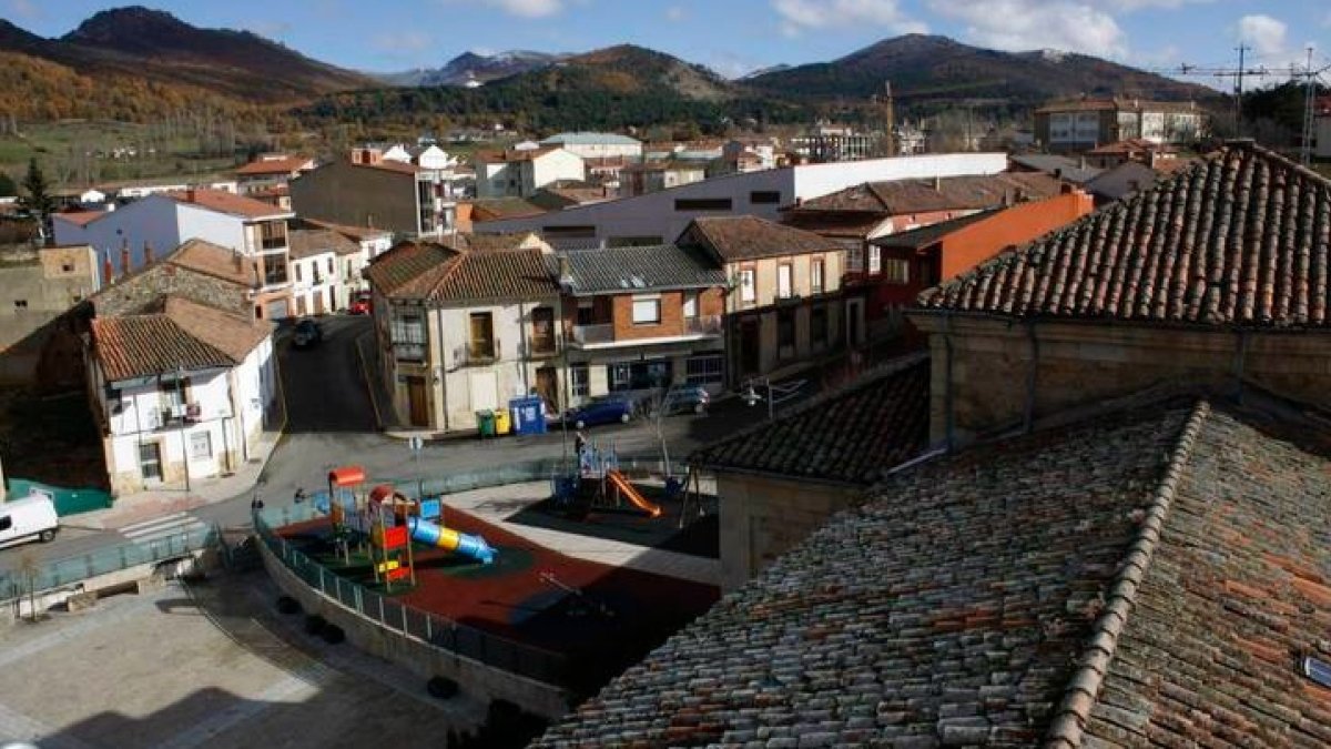 Vista genérica de la localidad de Boñar. CAMPOS