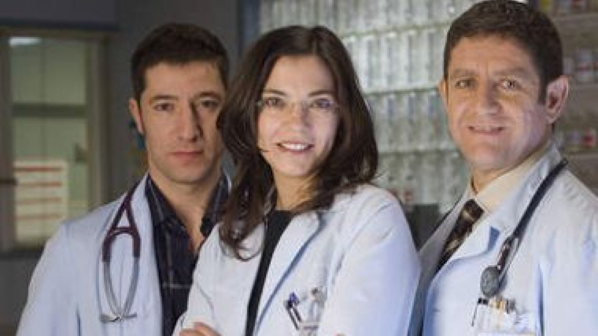 Félix Pons, Nuria Prims y Pedro Casablanca, actores de 'Hospital central'.
