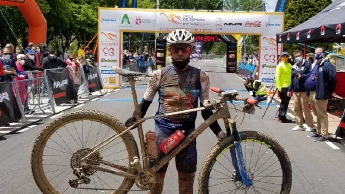 Uno de los podios de la carrera astorgana. POWER RACE
