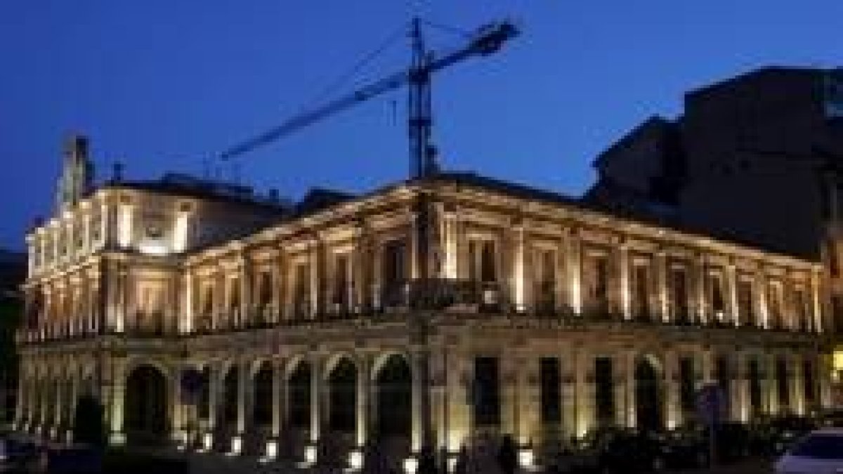 El presidente y Manuel Martínez entierran la cápsula del tiempo