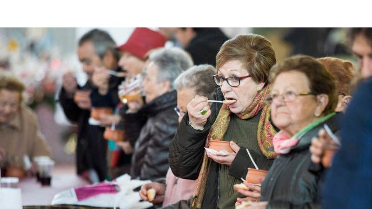 La Feria de Agroalimentación Municipio de Sariegos se desarrolla desde 2017 en el pabellón deportivo de la plaza de San Juliano. FIRMA
