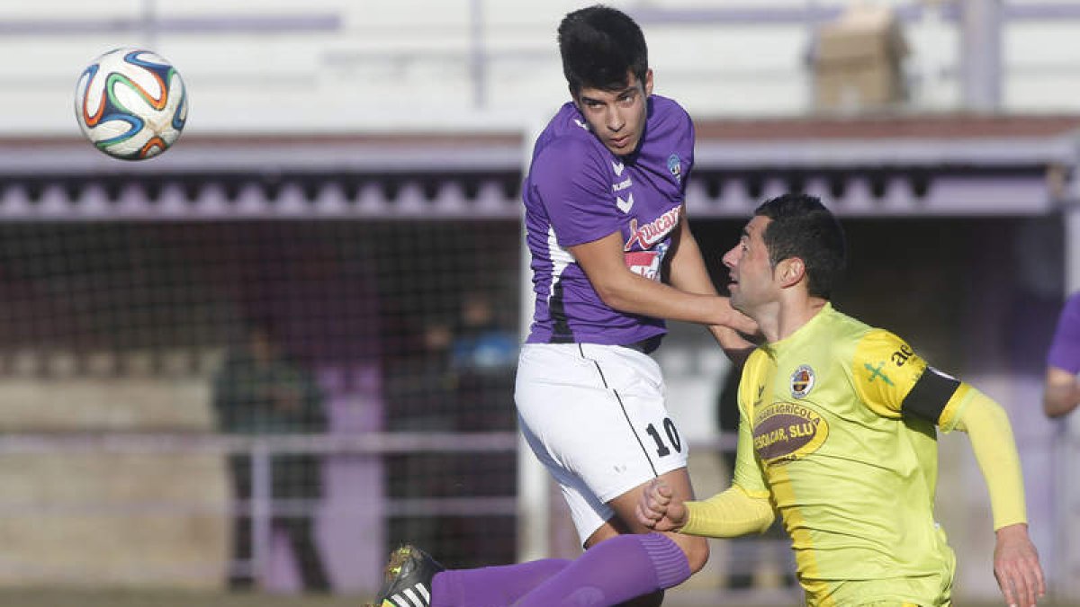 Jorge, a la izquierda, volverá a ser una pieza fundamental en el juego bañezano. JESÚS
