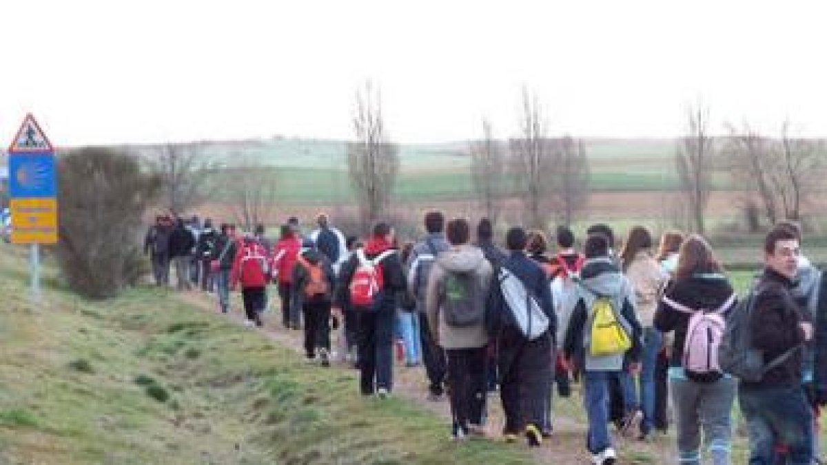 Un momento del trayecto que los estudiantes realizaron entre San Nicolás de Bari y Sahagún.