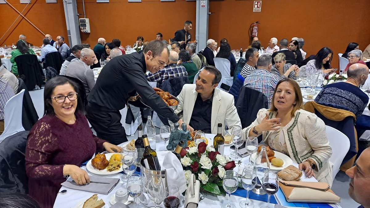 Fidalgo convierte el Botillo de Turienzo en un filandón