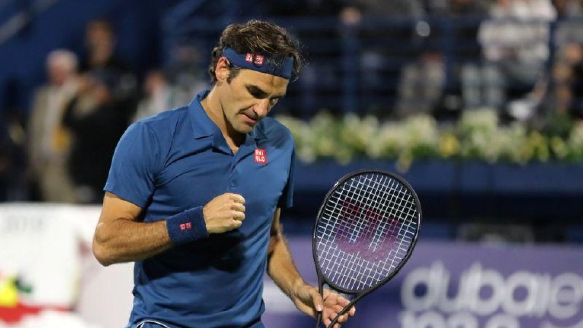 Roger Federer celebra un punto en la final del torneo de Dubái.