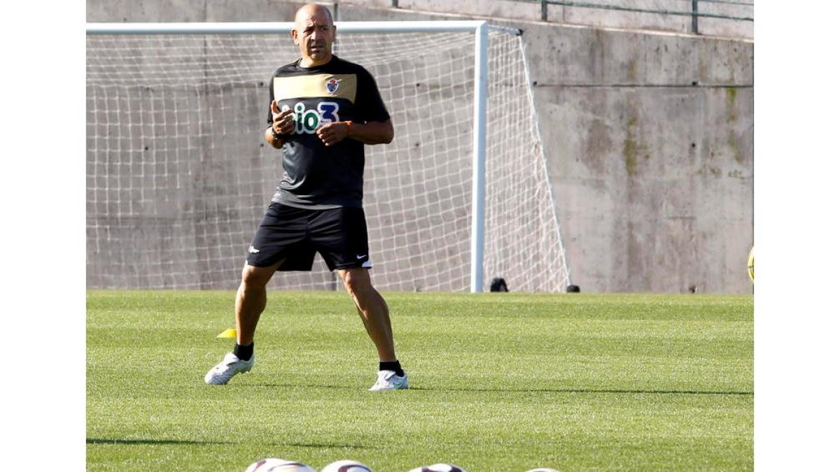 Claudio Barragán sigue haciendo historia en el banquillo de la Deportiva.