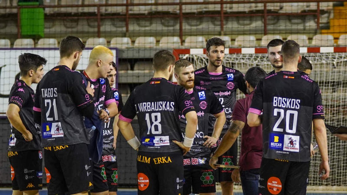 Cadenas trabaja desde hace meses en la confección de la plantilla para la próxima temporada. M. F. B.