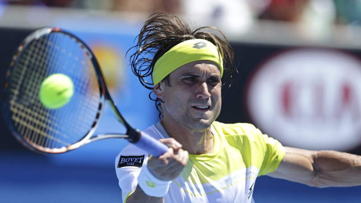 Ferrer devuelve una bola en su partido ante Smyczek.
