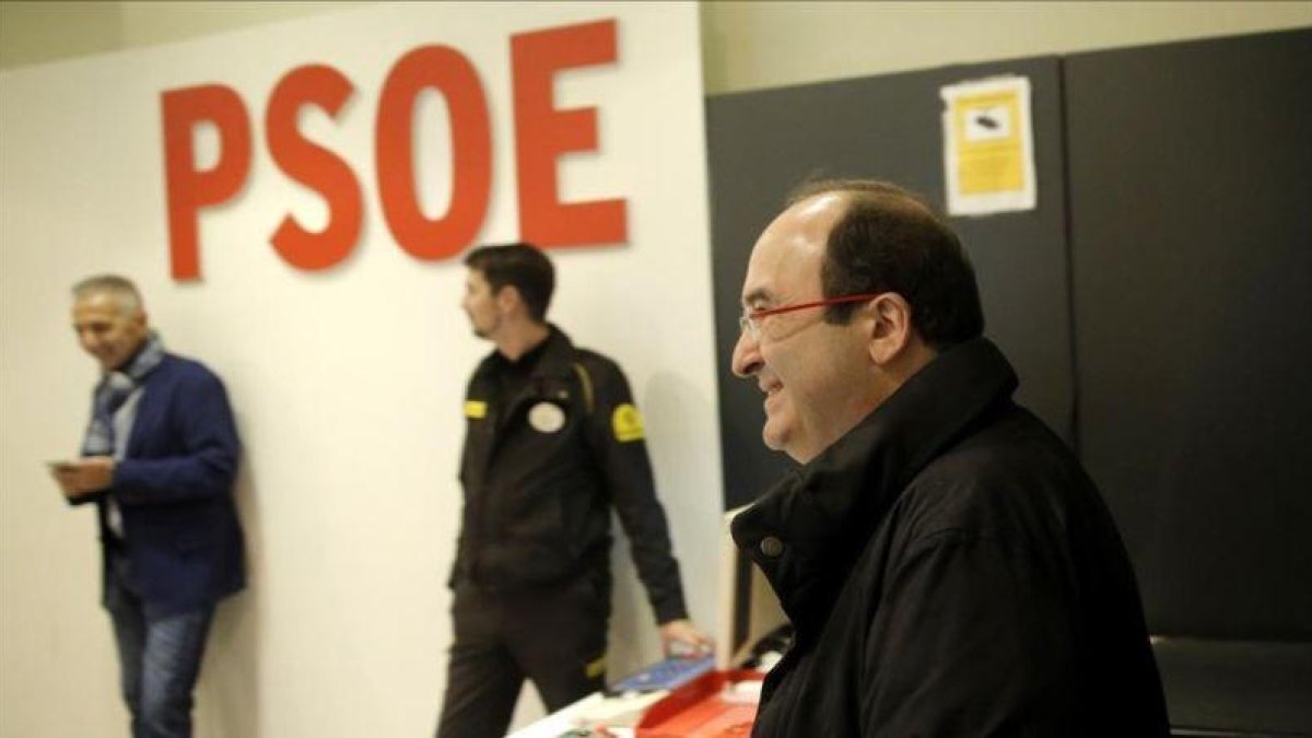 Miquel Iceta entra en el comité federal del PSOE que decidió la abstención, el pasado domingo.