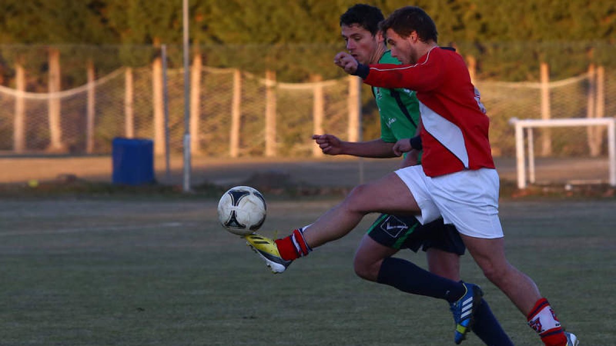 El equipo leonés se dejó ante el Simancas sus opciones de acabar segundo.