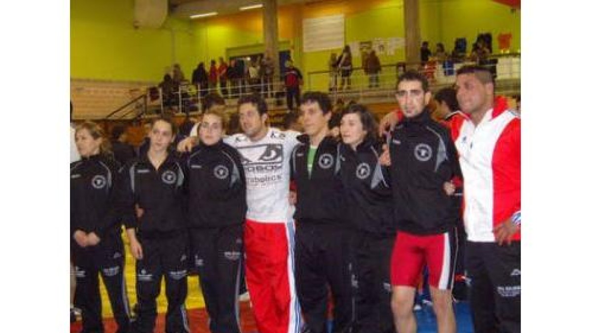 Formación del equipo leonés que acudió al campeonato celebrado en tierras vizcaínas.