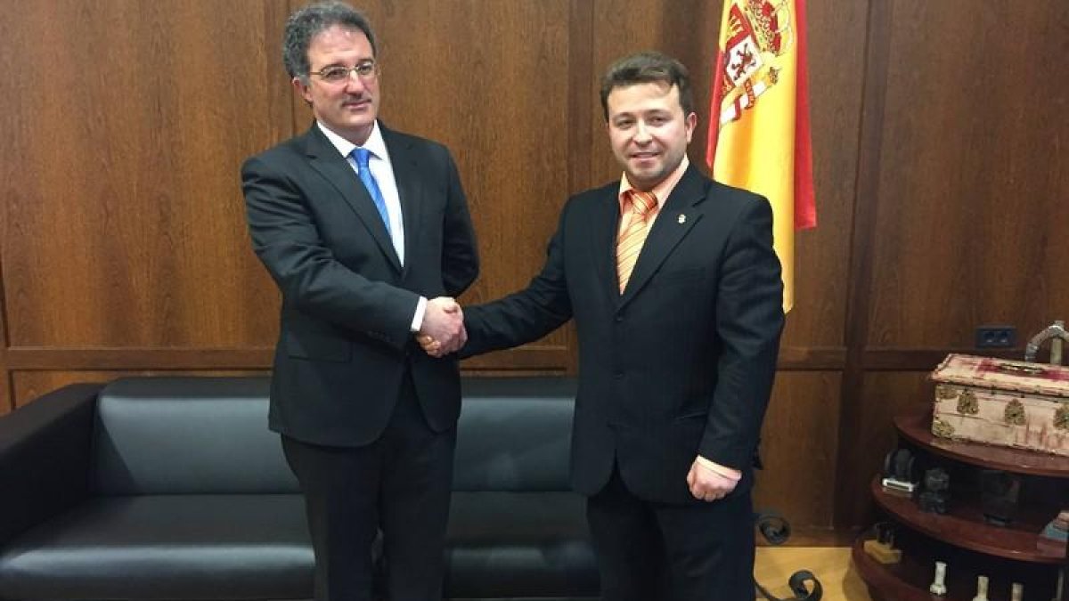 El alcalde Arsenio García y Pablo Peyuca, nuevos socios