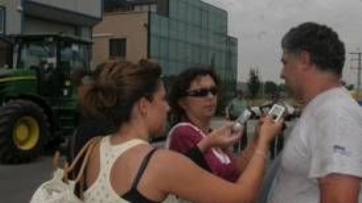 Manuel Merillas comentó a los medios de comunicación el motivo de su protesta