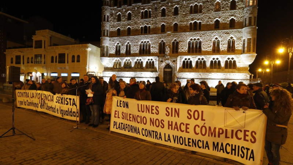 La concentración de Lunes sin sol, otra vez en Botines. MARCIANO PÉREZ