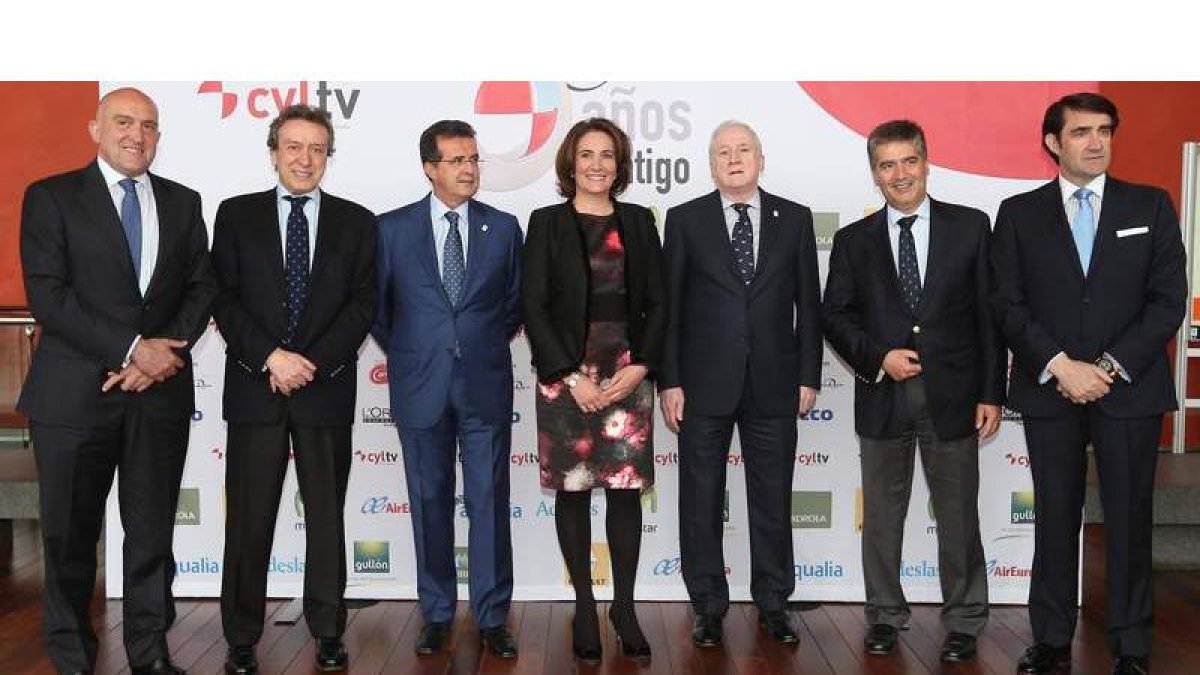 Jesús Julio Carnero, José Antonio de Santiago-Juárez, José Luis Ulibarri, Josefa García Cirac, Antonio Miguel Méndez Pozo,Ignacio Cosidó y Juan Carlos Suárez-Quiñones.