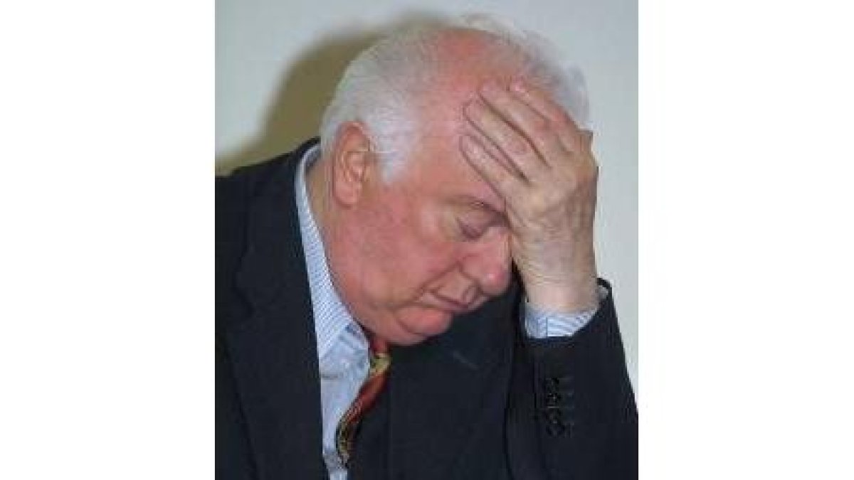 Eduard Shevardnadze, ayer, en el Parlamento georgiano