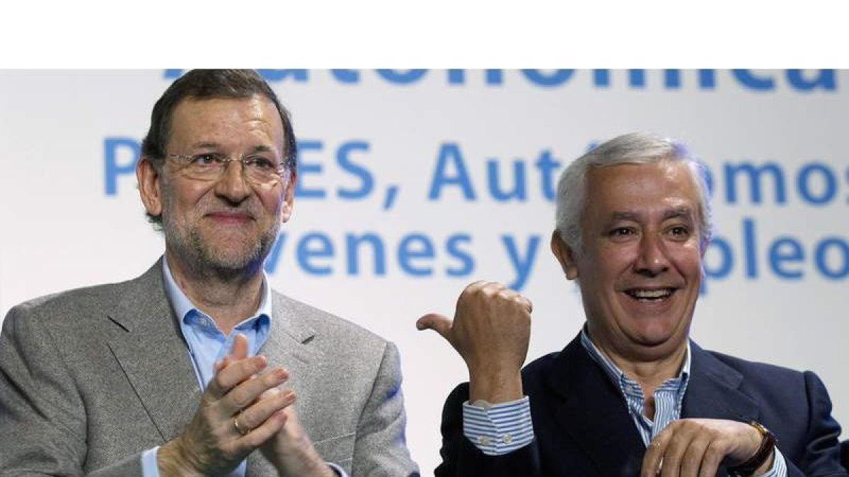 Mariano Rajoy y Javier Arenas en el mitin que dieron ayer en Málaga.