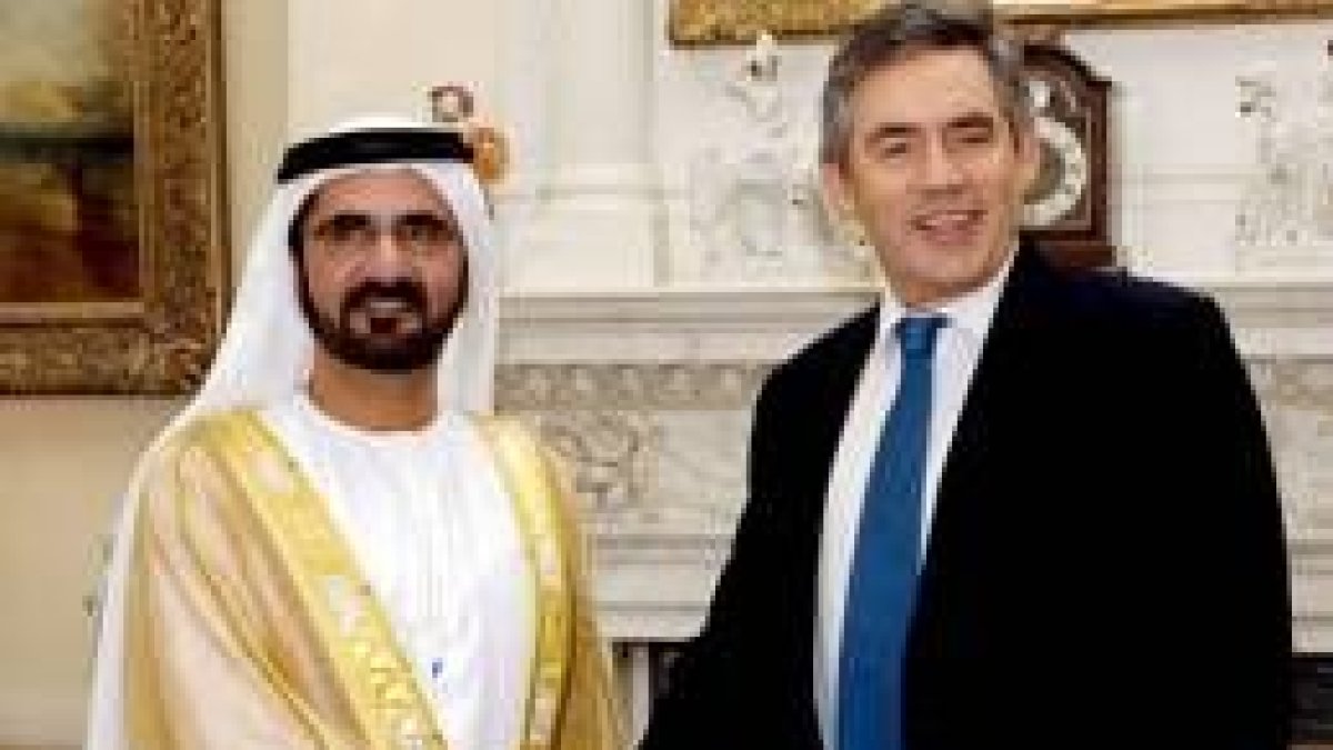 Gordon Brown, ayer, con su homólogo de Dubai