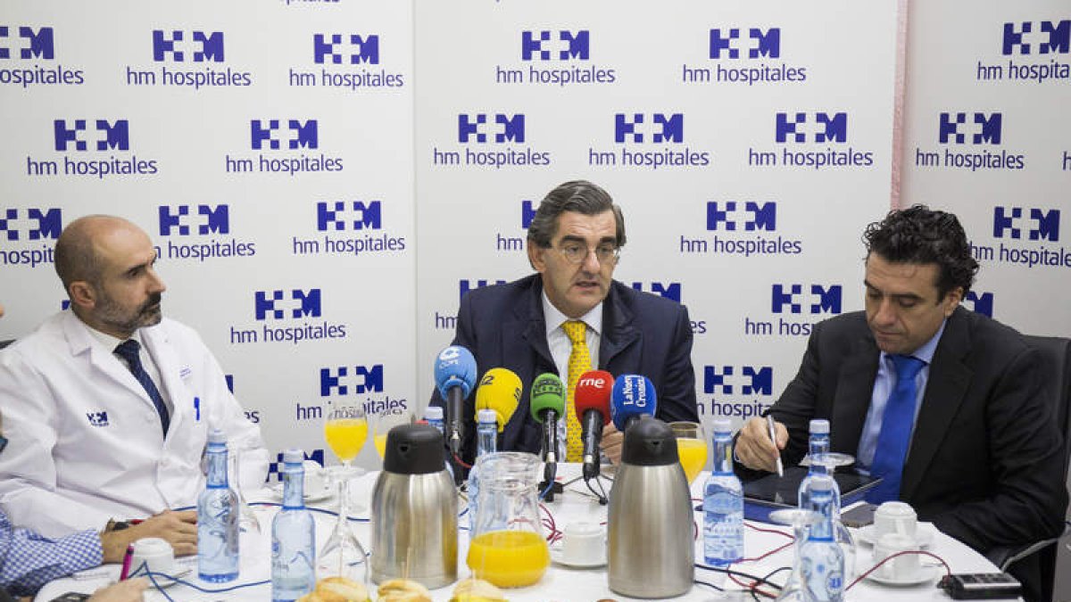 Salustiano López Contreras, Juan Abarca y Ricardo Aller, en el desayuno informativo. FERNANDO OTERO