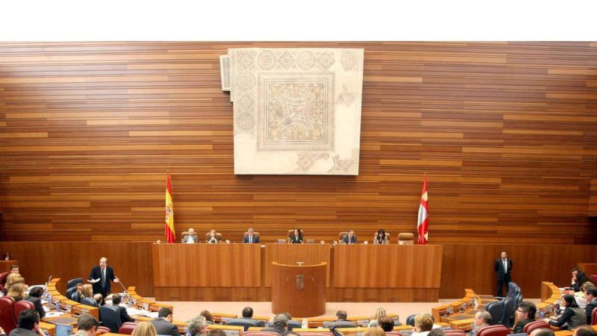 La presidenta de las Cortes, en la inauguración de Palencia.