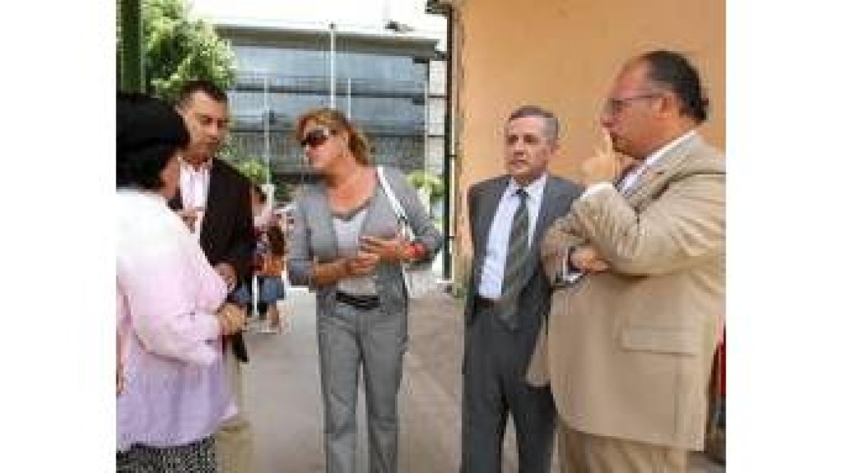 Gutiérrez, entre González y Fernández, ayer en el Valentín García Yebra