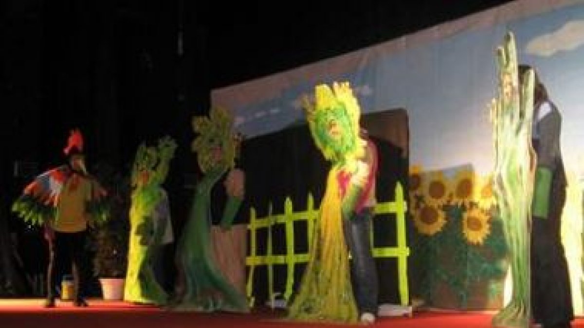 El personal de Cosamai representó ayer una obra teatral por la semana de la discapacidad
