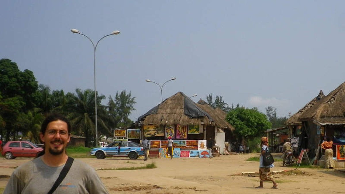 José Manuel posa en la localidad de Pointe Noire, en la africana República del Congo.