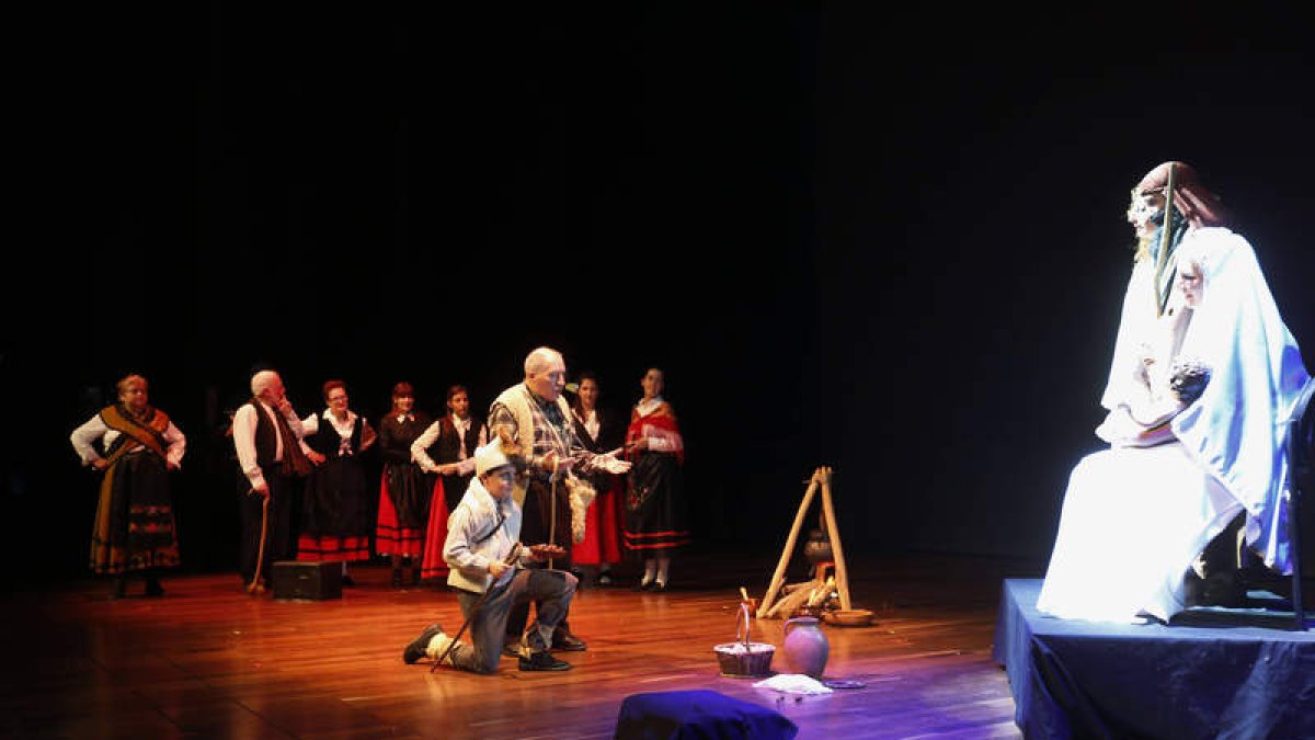 Un momento durante la celebración de la gala de la Asociación Leonesa de la Caridad en el Auditorio de la capital.