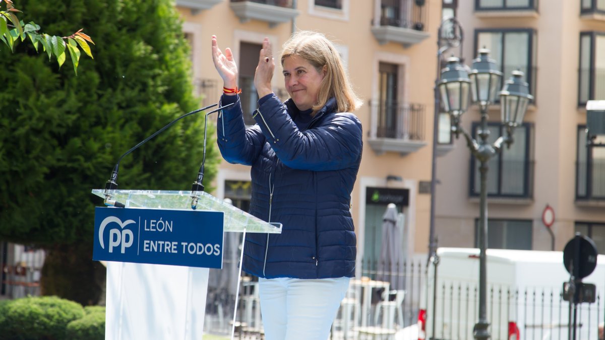 Margarita Torre, durante el mitin del pasado 19 de mayo en el jardín del Cid. DL