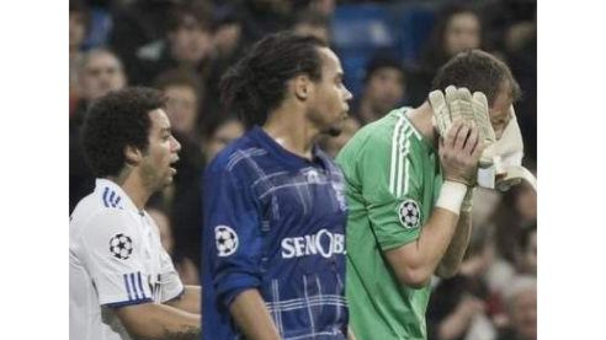 Dudek, en el momento de retirarse lesionado del Bernabéu.